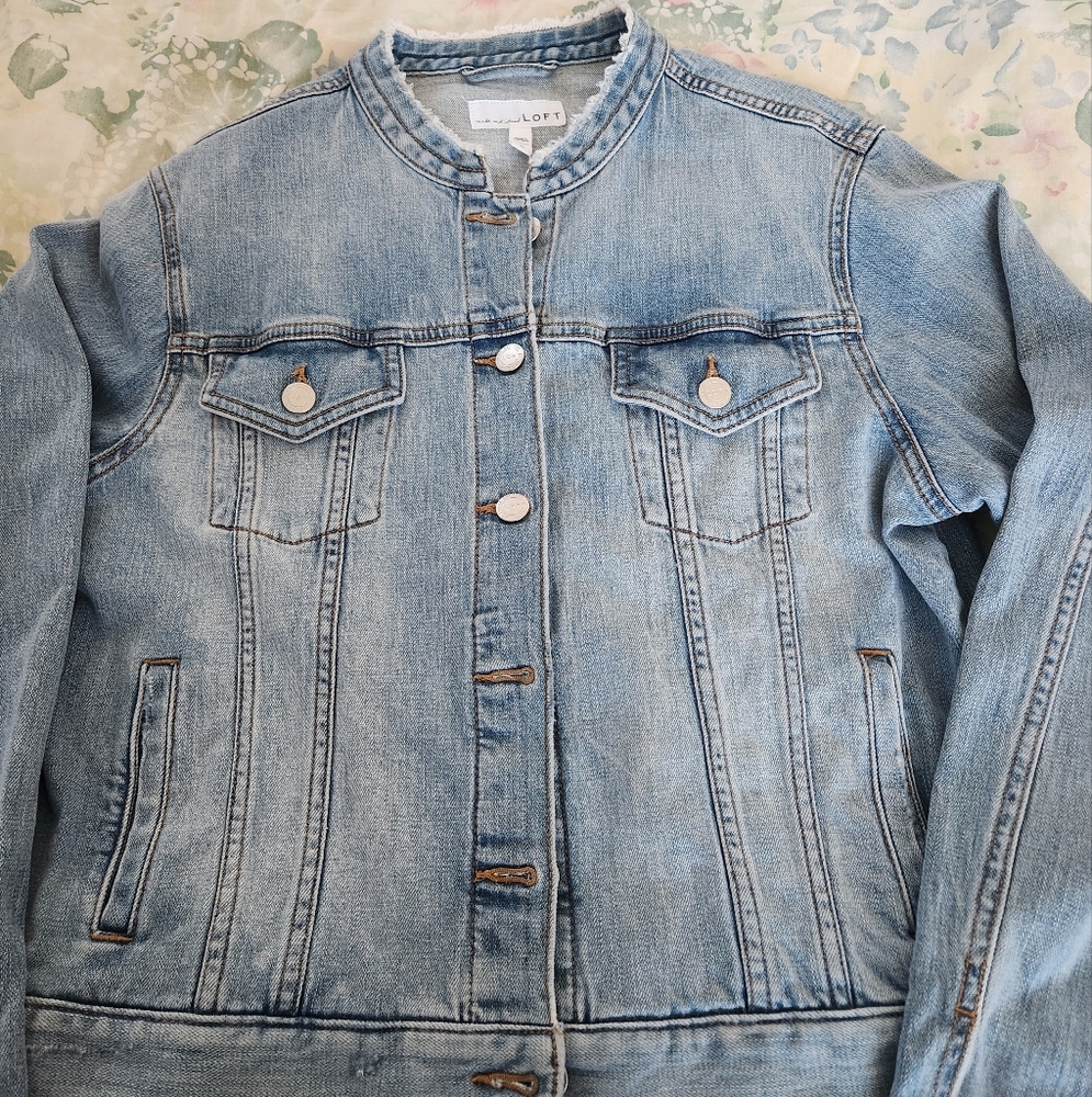 ANN TAYLOR LOFT DENIM JACKET SIZE LARGE